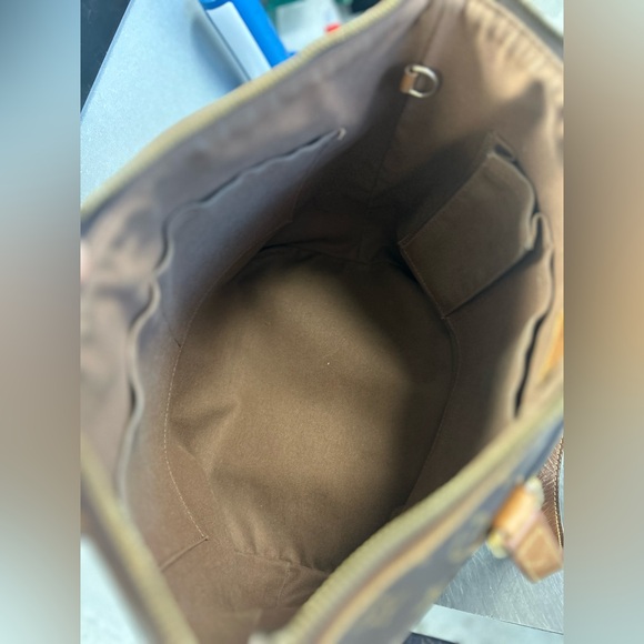 Louis Vuitton Monogram Palermo PM 
2-way shoulder bag. - Picture 10 of 14